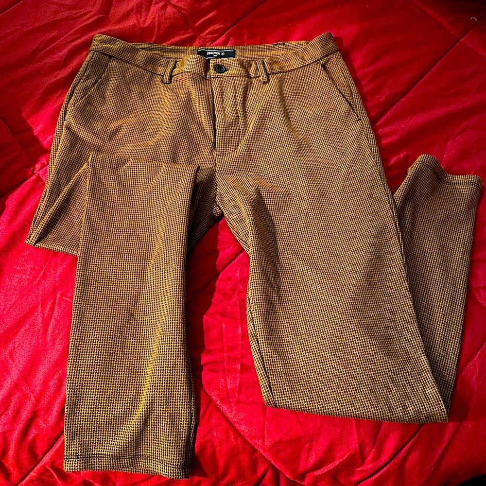 Forever 21, belt loops, on-seam pockets, and a slim fit.